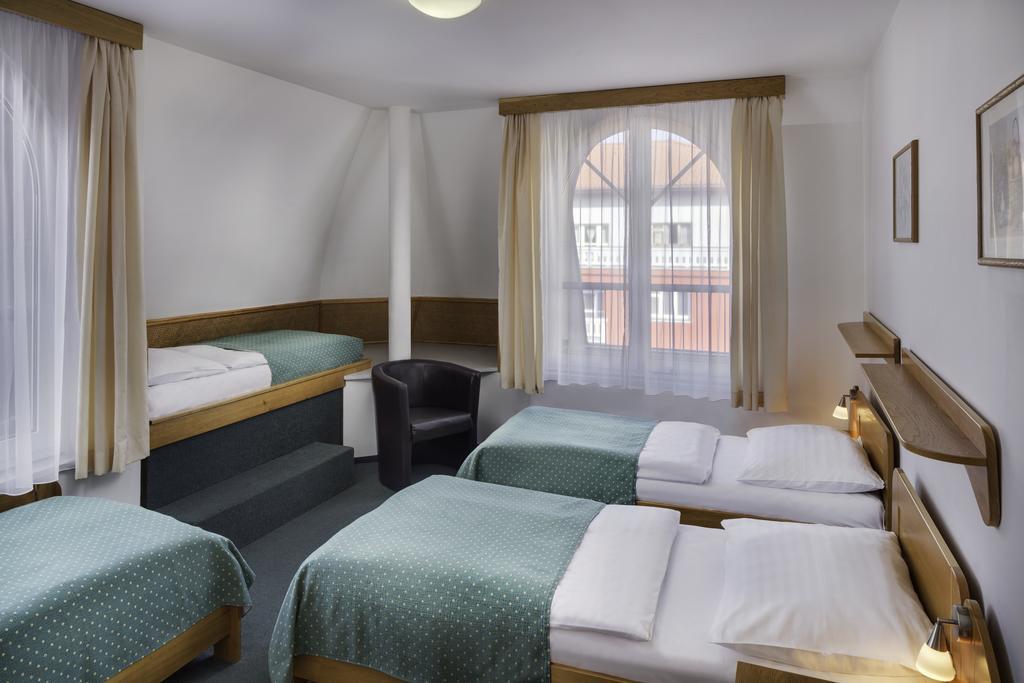 Hotel Otar Praha Bagian luar foto
