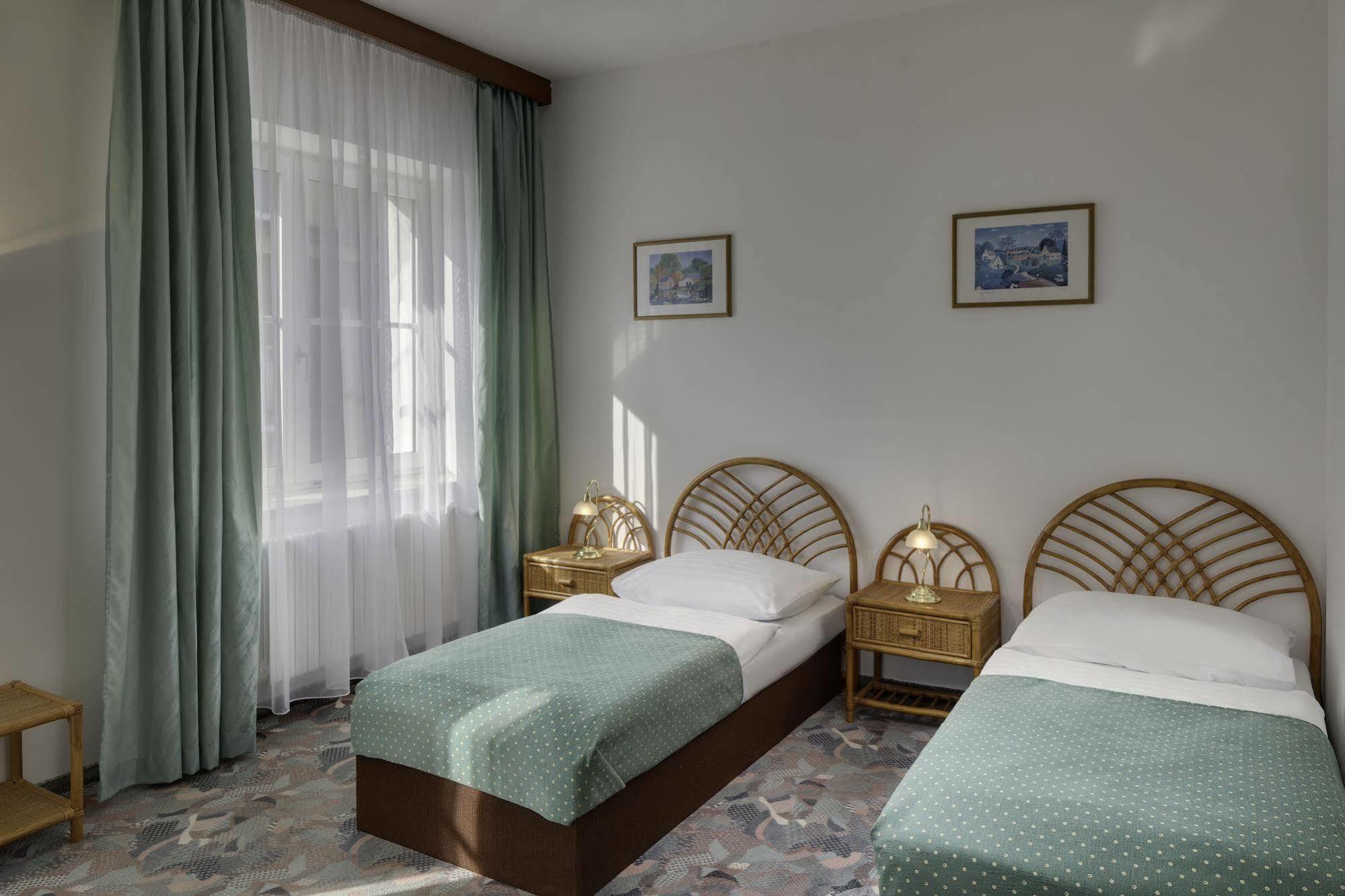Hotel Otar Praha Bagian luar foto