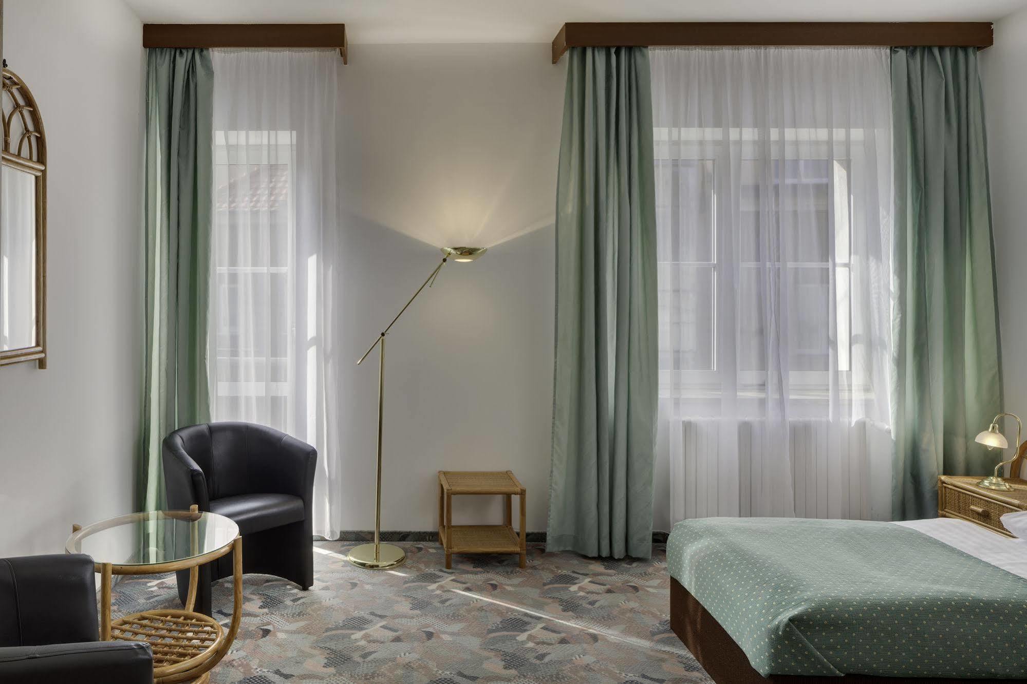 Hotel Otar Praha Bagian luar foto