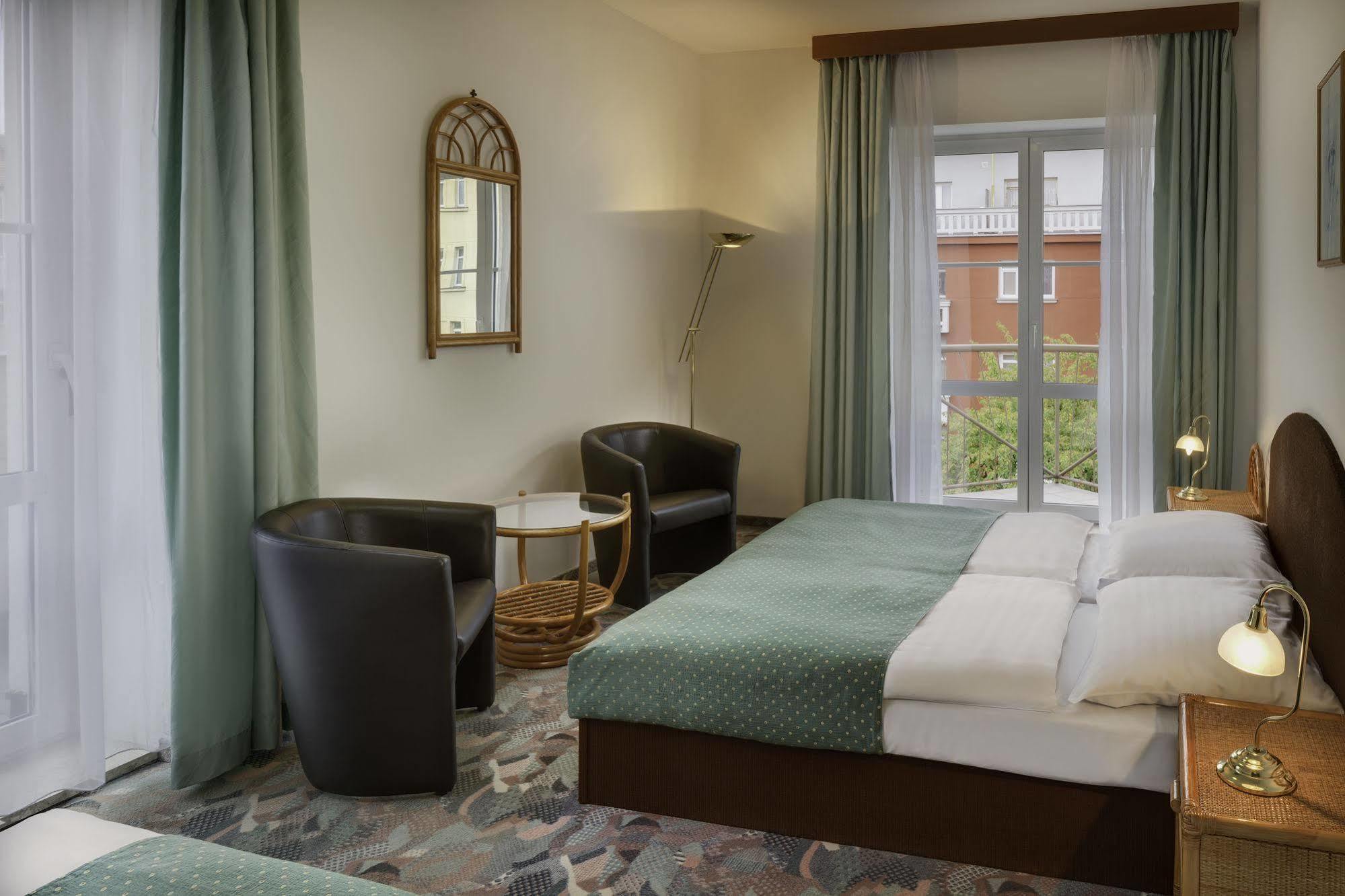 Hotel Otar Praha Bagian luar foto