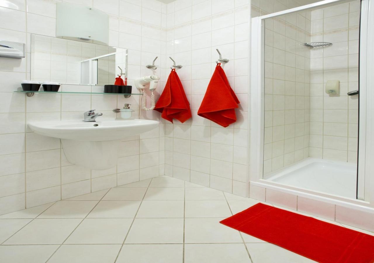 Hotel Otar Praha Bagian luar foto